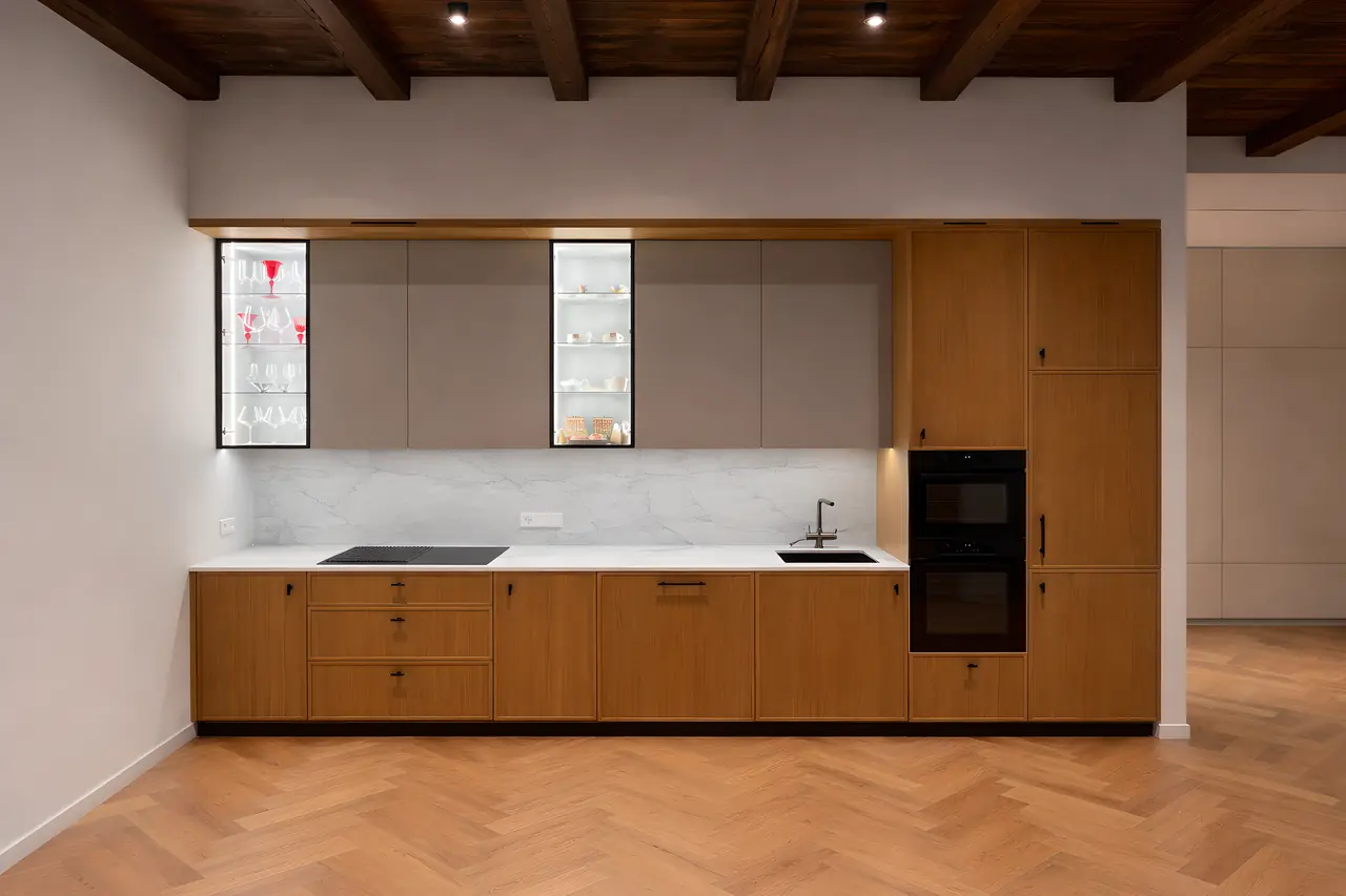 Мадонна Бенуа. Интерьерный ракурс 01.